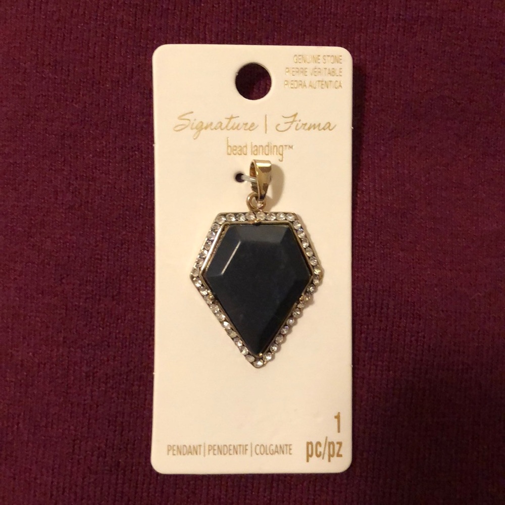 NWT bead landing pendant